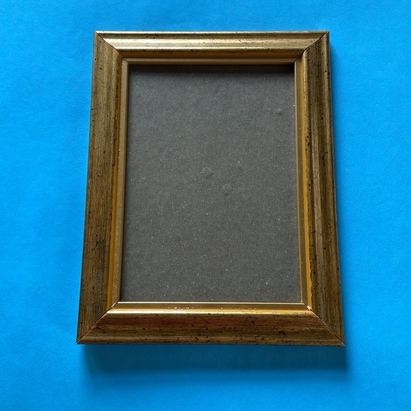 VTG Antiqued Gold Solid Wood Picture Frame for 5 x 7 Picture - Picture 4 of 7